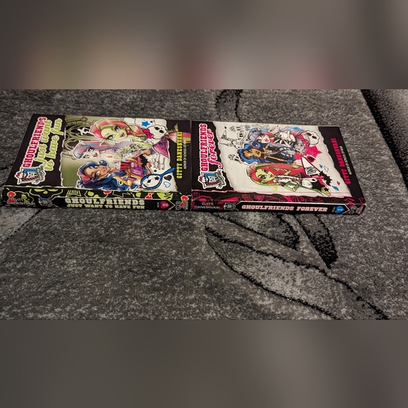 Monster High soft cover books x2 - Picture 3 of 7